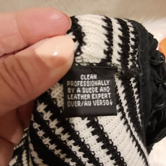 Dana Bachman black ivory white  Leather guede fringe poncho turtleneck shrug - Picture 9 of 10